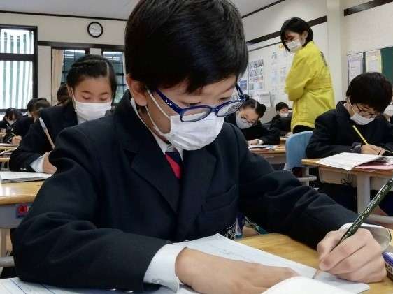 短歌で秋を楽しむ4年生
