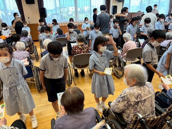 8  2025.7.3  LINE_ALBUM_4年ケアステーション訪問_250703_2.jpg