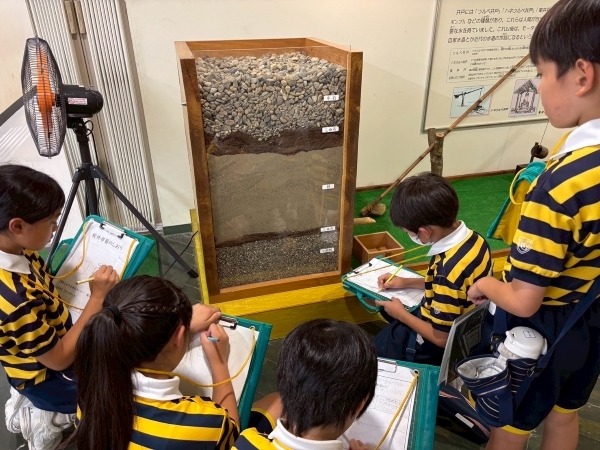 5  2025.7.16  LINE_ALBUM_4年生下水処理場・浄水場見学_250716_4.jpg