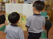 絵本の世界へ～1年生校外学習～